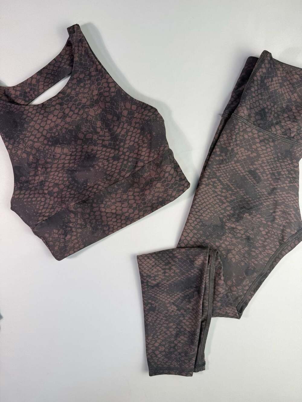 SAVVI Opal Leggings Women's Size Medium Dusty Rose Snake